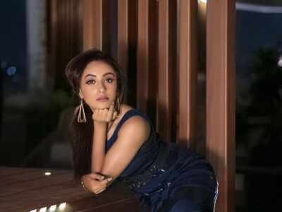 BB Malayalam's runner up Pearle Maaney makes her debut on Tamil small screen, seeks blessings of fans