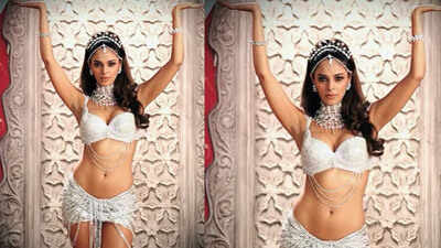Mallika Sherawat shares a throwback picture from 'Maan Gaye Mughall-E-Azam'