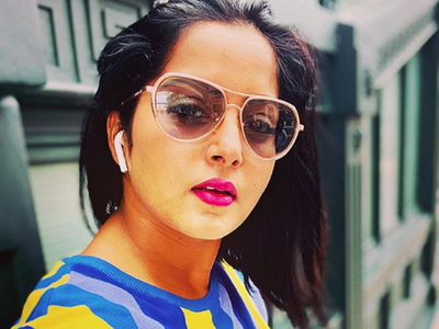 Watch Video: Anjana Singh sets the stage on fire with her amazing dance moves