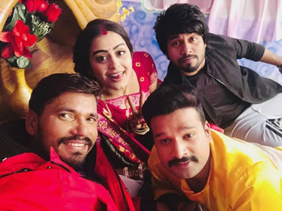 'Sarfarosh': Yamini Singh shares an adorable selfie with co-star