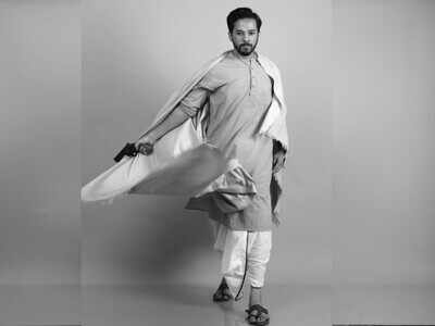 Move over the boy-next-door image, Shubhro slips into a mature Bimalendu in ‘Abhijatrik’