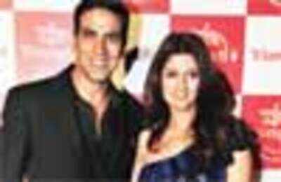 Akki, Twinkle at Triumph bash