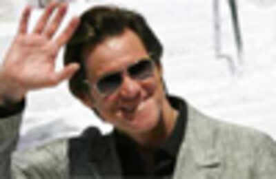 Jim Carrey's dating Indian model