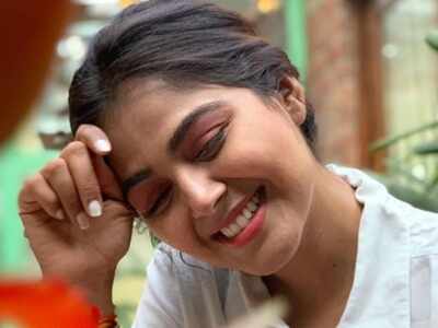Photo: Monal Gajjar flashes her million dollar smile and Instagram is in love with her!