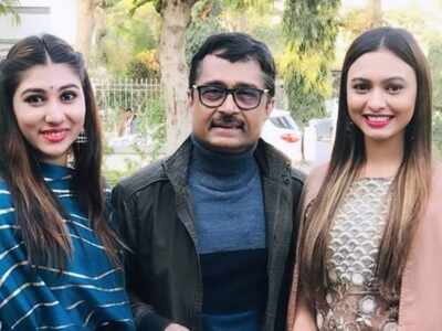 Pretty girls Netri Trivedi and Alisha Prajapati pose with director Sandeep Patel