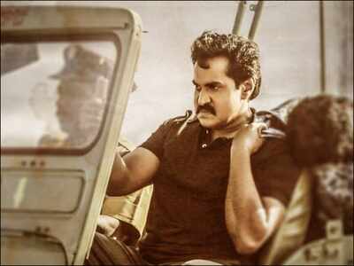 Sunil turns into SI Ramaraju for “Colour Photo”; first look out