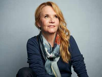 Lea Thompson to direct comedy 'Sisters Before Misters'