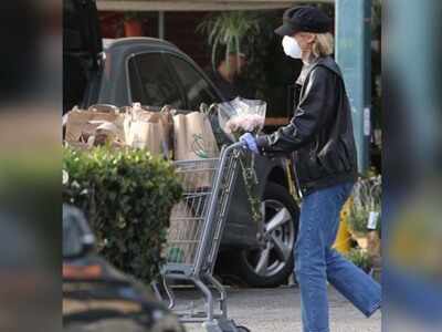 Diane Kruger wears mask, disposable gloves to the grocers