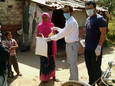 Film director Jagbir Dahiya is providing food for 1500 individuals in Haryana