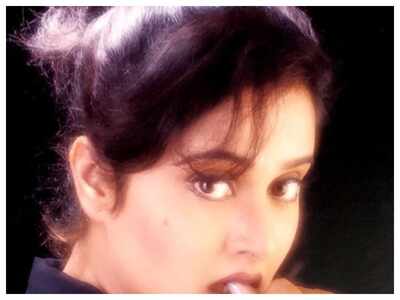 Mrinal Kulkarni looks breathtakingly beautiful in THIS throwback picture
