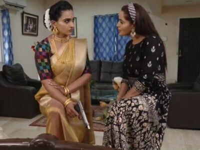 Karthika Deepam update: Soundarya has an intense showdown with Monitha