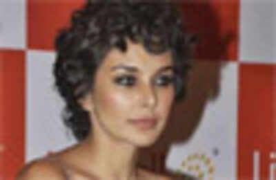 Lisa Ray returns to her Canadian roots