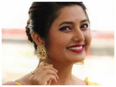 Ganesh Chaturthi 2020: Prajakta Mali sends warm wishes to all her fans, urges all maintain social distancing amid Covid-19; watch