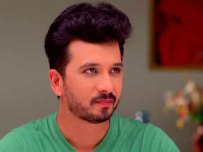 Mazhya Navryachi Bayko spoiler alert: Will Radhika save Saumitra from Maya and Gurunath's trap?