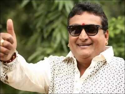 Prudhvi Raj met with an accident where his car was severely damaged in Banjara Hills