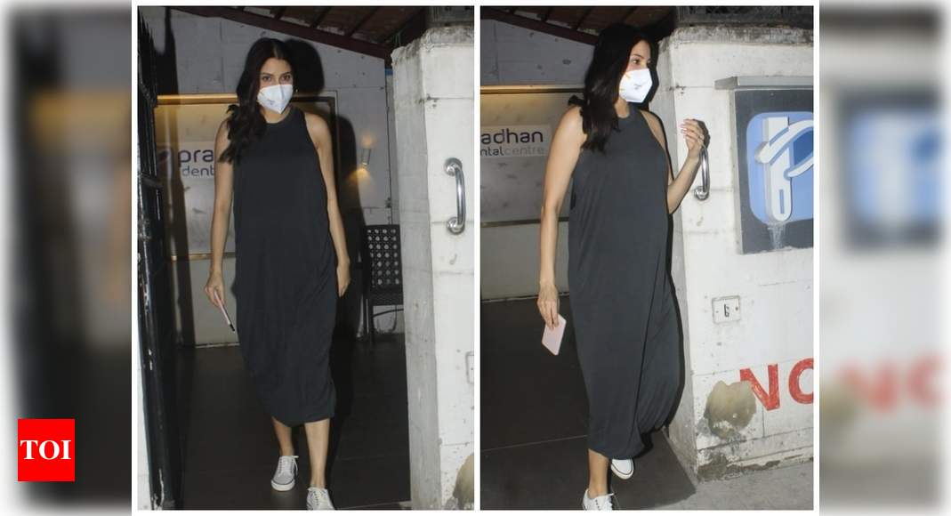 Photos Mom To Be Anushka Sharma Keeps It Casual And Comfy As She Gets