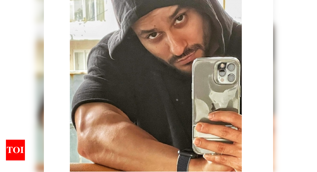 Kunal Kemmu Flaunts Brawn In New Pic Hindi Movie News Times Of India