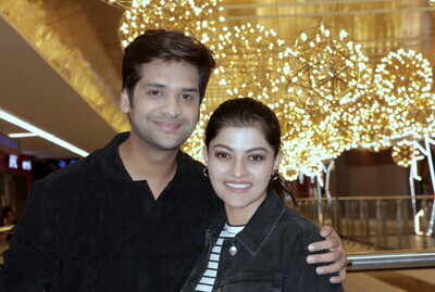 Singer Swayam Pravash and actress Prakruti Mishra entertain fans in a city mall with their melodious voices