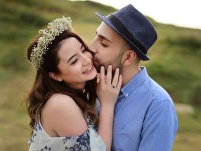 Happy Kiss Day 2025: Wishes, Messages, Quotes, Images, Facebook & WhatsApp status