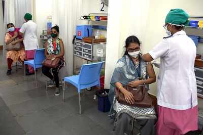 No risk of blood clotting from Covishield, says Niti’s Paul