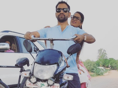 'Sabka Baap Angutha Chaap': Nirahua shares a hilarious still from the film
