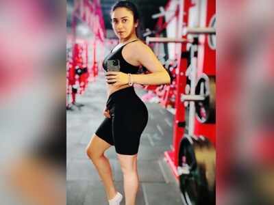 Amruta Khanvilkar shows off her toned body in this mirror selfie; see pic