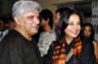 Lucknow heat bothers Javed Akhtar