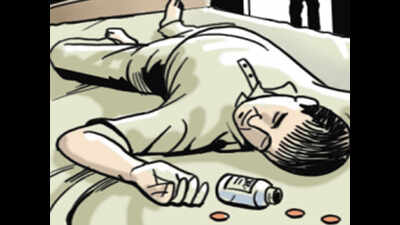 Andhra Pradesh: Couple attempts suicide, man dies
