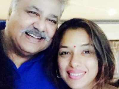 Rupali Ganguly wishes ‘Kaka’ Satish Shah with pics from Sarabhai Vs Sarabhai; says, ‘I love u to the moon and back’