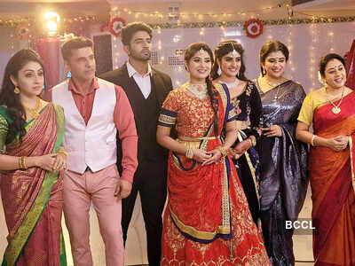 Kannana Kanne crosses 200 episodes; Actors Akshitha Bopaiah, Nimeshika Radhakrishnan and Babloo Prithiveeraj thank fans