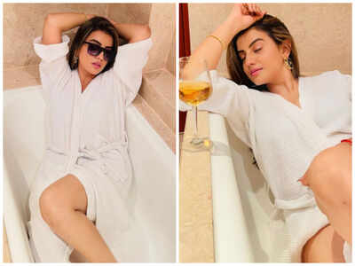 Akshara Singh looks gorgeous as she poses in a bathtub