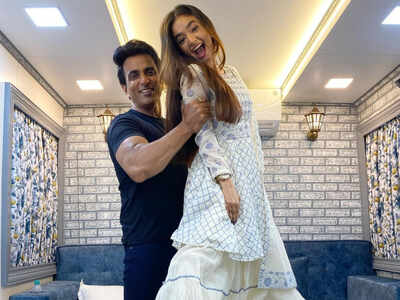 Khatron Ke Khiladi 11's Anushka Sen meets Sonu Sood; says, 'So inspiring for teenagers like us'