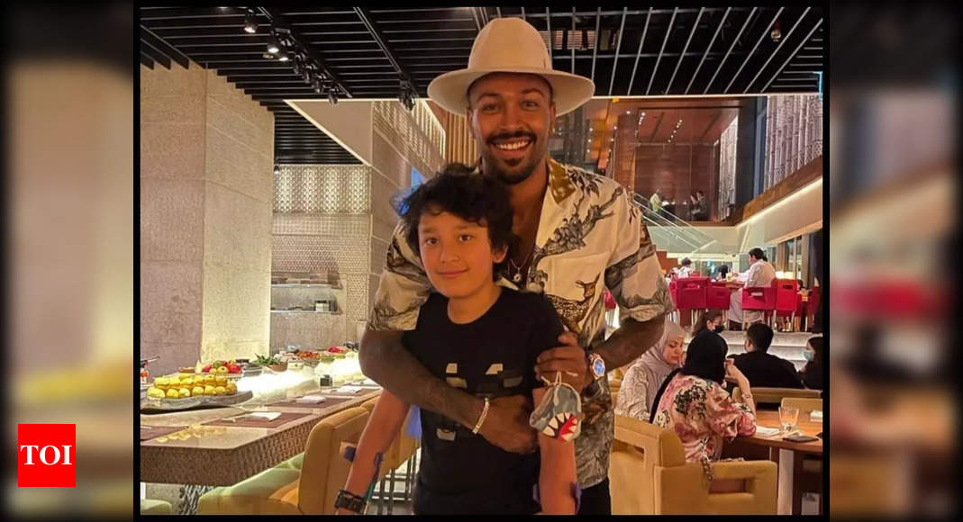 Sanjay Dutts Injured Son Shahraan Strikes A Happy Pose With Hardik