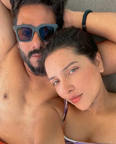Raj Chakraborty and Subhashree Ganguly share a glimpse of their romantic getaway in Maldives
