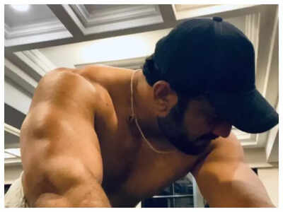 Sharad Kelkar's latest workout picture will give you all the fitness motivation you want; See pic
