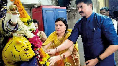 Kalaben Delkar Wins Dadra And Nagar Haveli Shiv Sena S 1st Lok Sabha