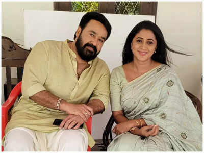 Pic of the day: Kaniha clicks a photo with Mohanlal