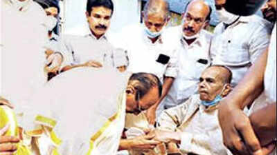 Kerala CM, senior leaders greet Congress veteran VS Vijayaraghavan