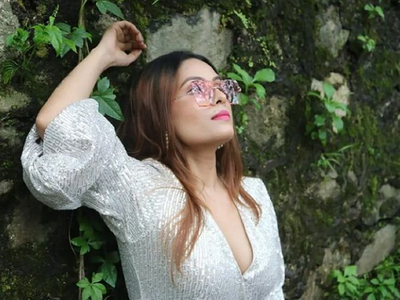 Sanjana Pandey looks mesmerising in her shimmery outfit