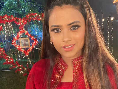 Actress Farina Azad's 'Ooo solriya mama' dance video goes viral on social media