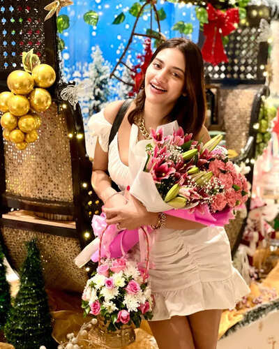 Nusrat Jahan bids adieu to 2021 in the most beautiful way, see PICS
