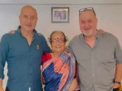 Anupam Kher’s mother Dulari calls him 'bewakoof' as he compares himself with brother Raju, son Sikandar reacts