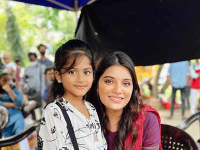 Aathmika becomes a fan of this kutty girl; here's how!