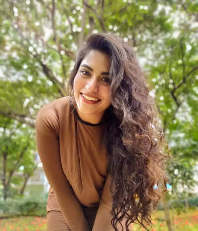 Here’s a first for Archana Kottige: Only one outfit throughout the movie!