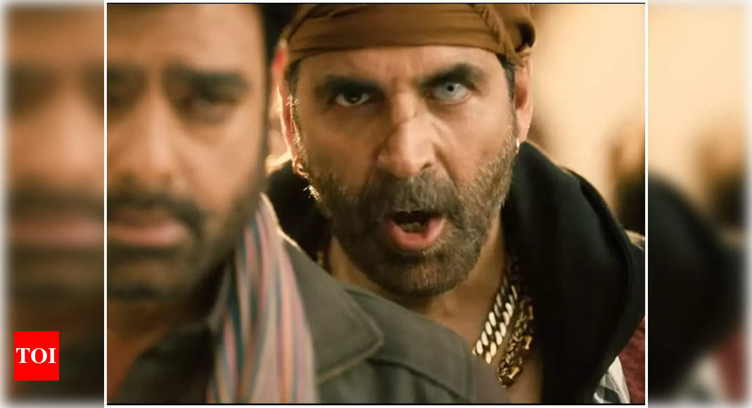 Saare Bolo Bewafa Akshay Kumar And Gang Gatecrash A Wedding In His