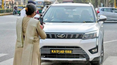 Ahmedabad: Commuter booked for not letting cops take picture for app