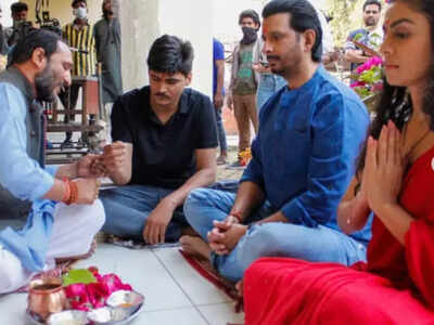 Manasi Parekh Gohil and Sharman Joshi kick-start shooting for Rehaan Chaudhary's next with a muhurat puja
