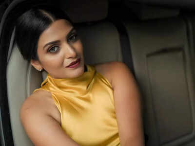 Divya Pillai plays a school teacher in psychological thriller, with Sreenivasan