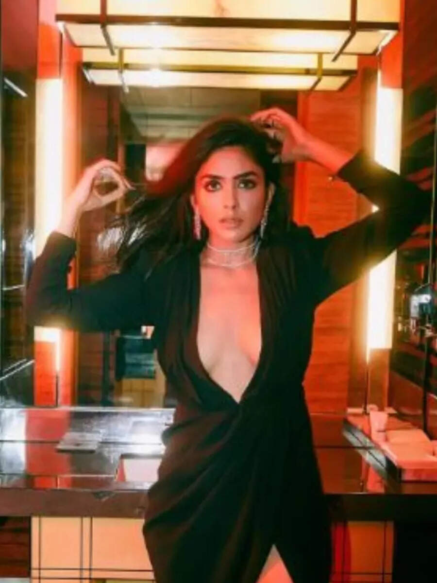 Mrunal Thakur Hot Photos From Bodycon Dresses To Saris Hot Wardrobe