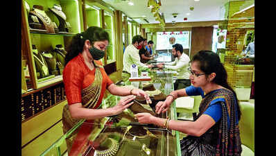 Gold sales surge on Akshaya Tritiya despite the heat wave